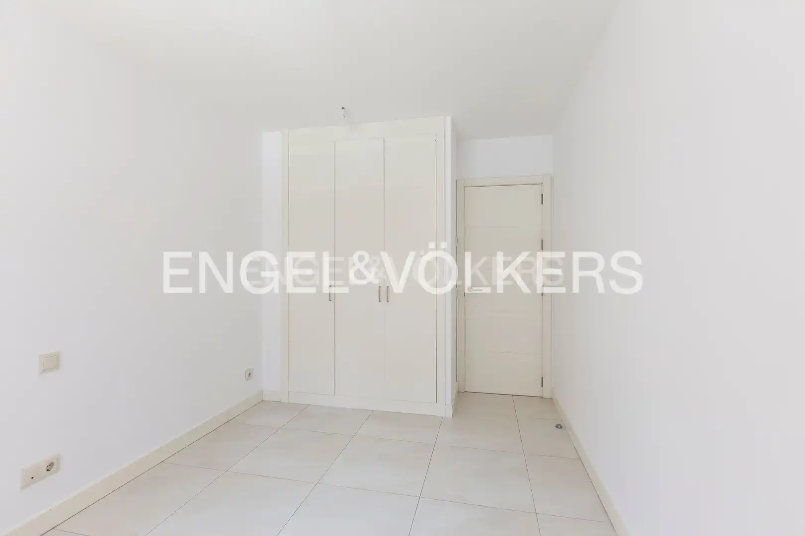 Flat for sale in Madrid  with Air Conditioner, Heating and Storage room