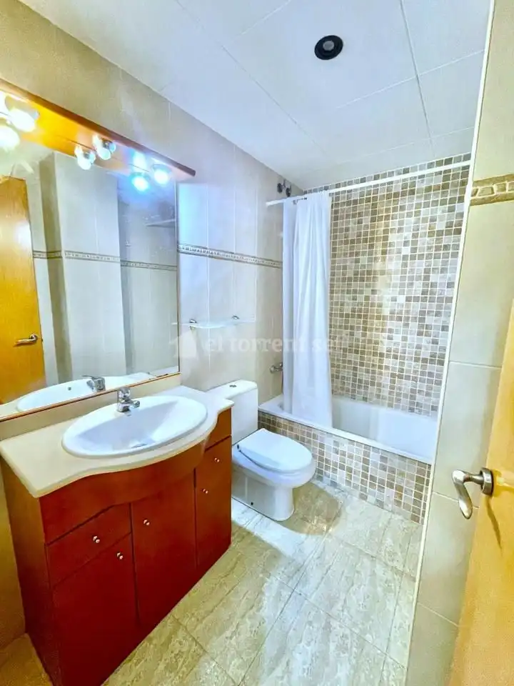Baño de Planta baja en venta en Mataró con Aire acondicionado