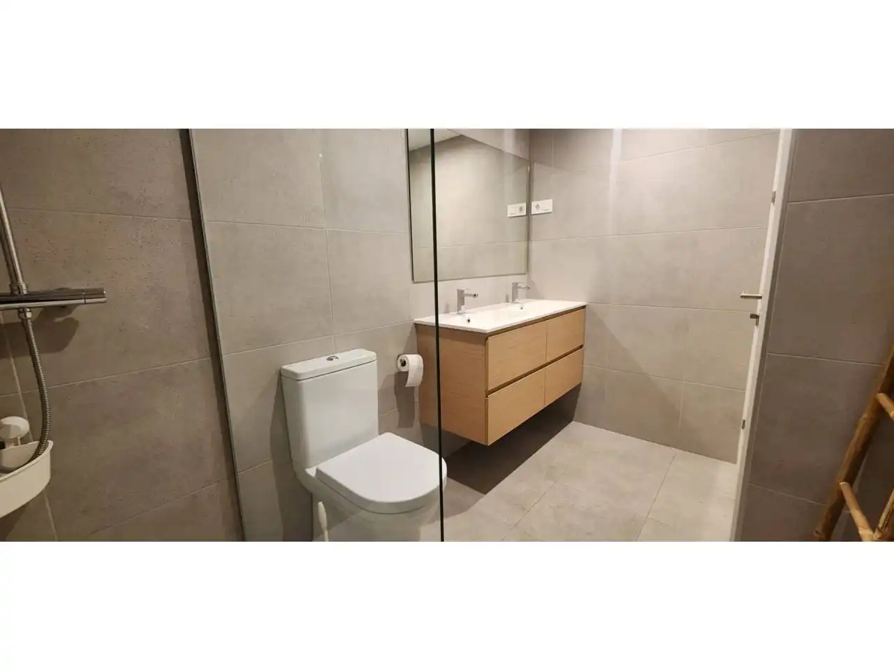 Badezimmer von Wohnung zur Miete in Terrassa mit Klimaanlage, Heizung und Terrasse