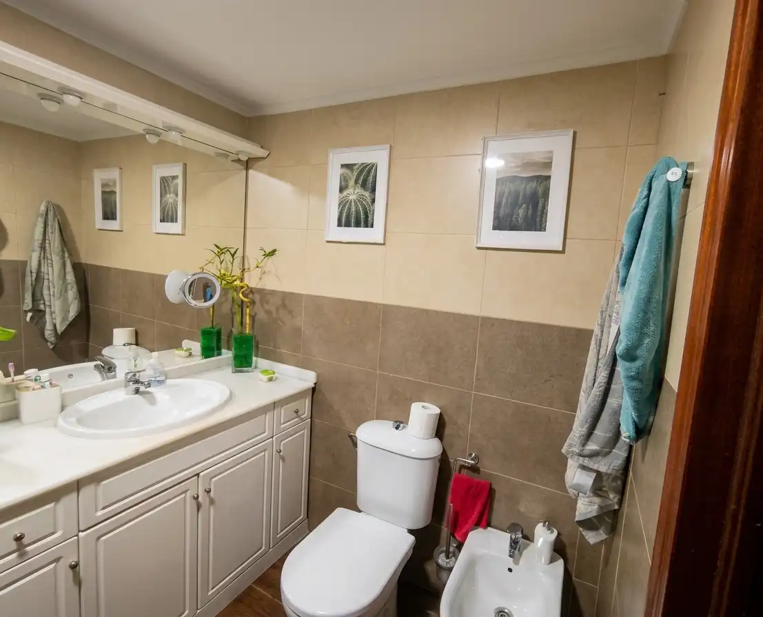Bathroom of Flat for sale in Sevilla  with Air Conditioner