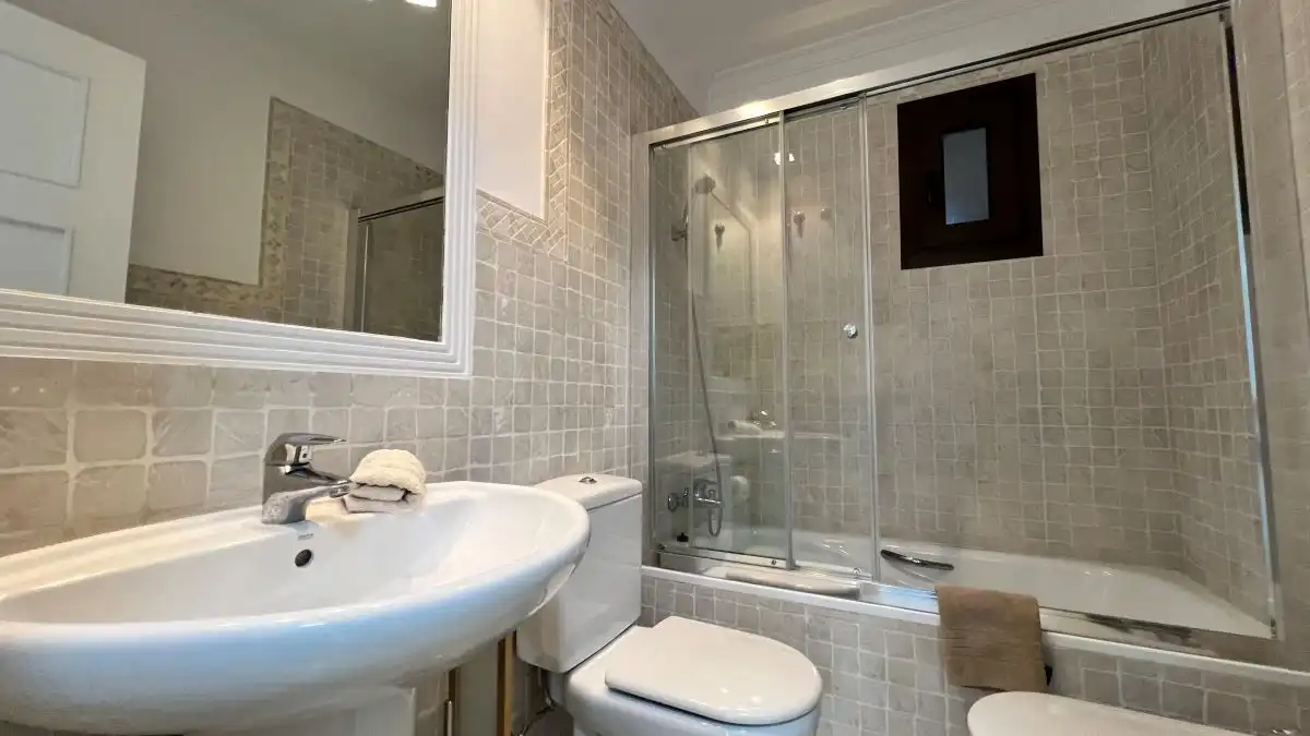 Baño de Apartamento en venta en Altea con Aire acondicionado, Calefacción y Jardín privado