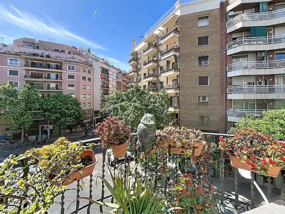 Vista exterior de Apartament en venda en Barcelona amb Aire condicionat, Calefacció i Parquet