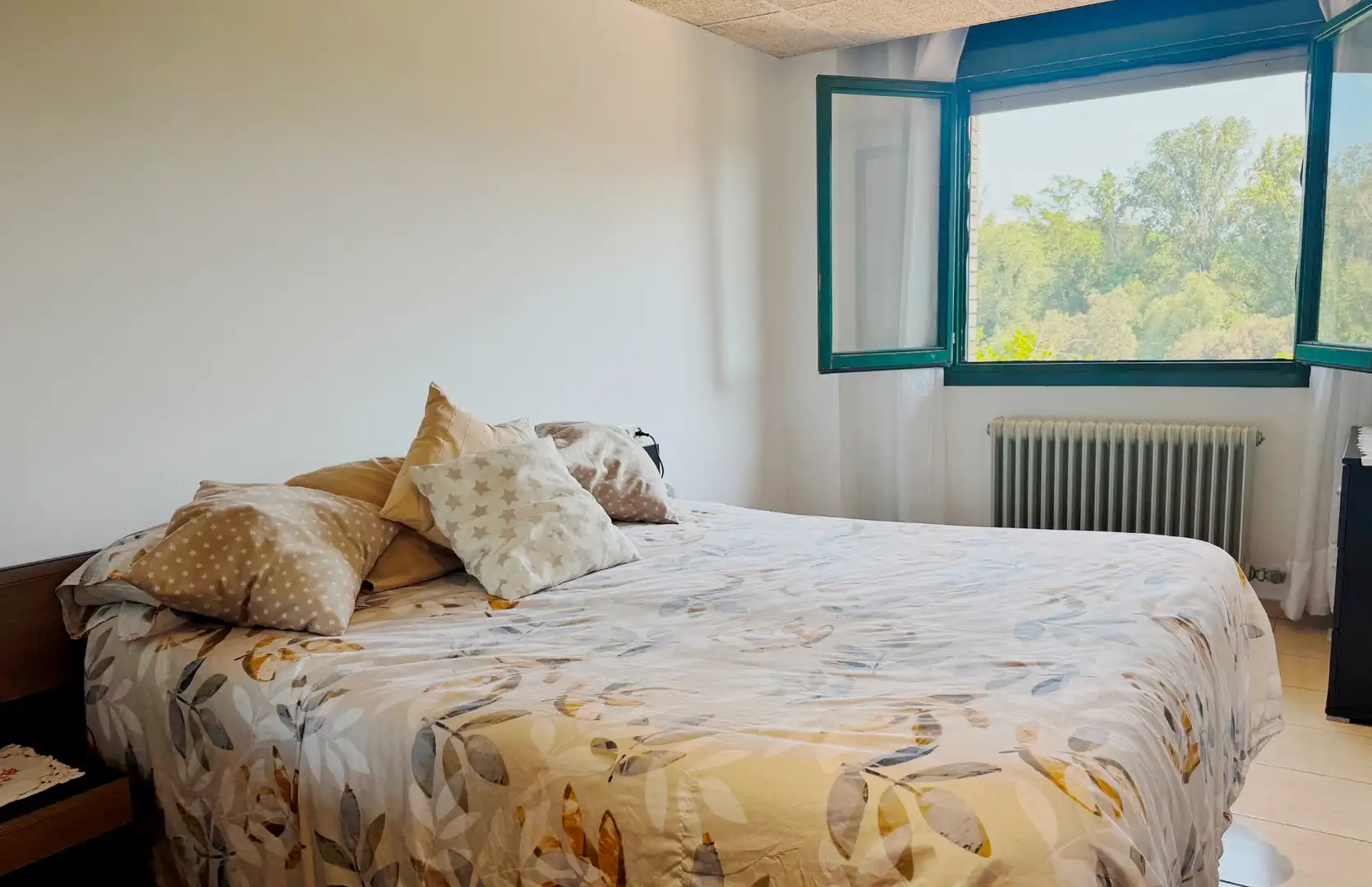 Schlafzimmer von Wohnung zum Verkauf in Girona mit Klimaanlage, Heizung und Balkon