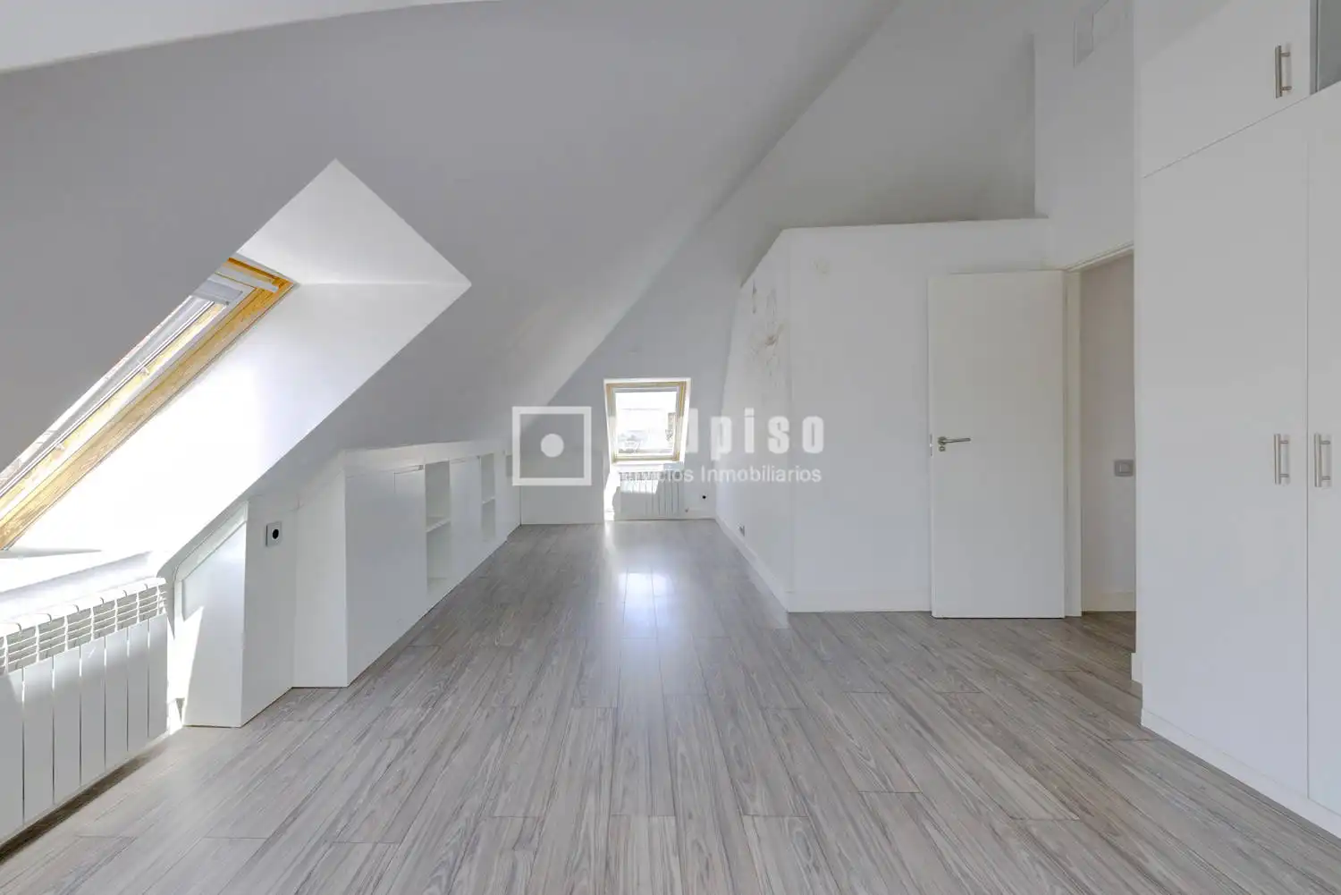 Habitación de Ático en venta en Pozuelo de Alarcón con Calefacción, Jardín privado y Terraza