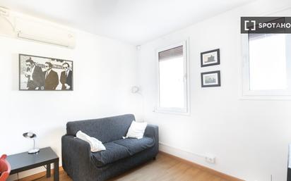 Living room of Flat to rent in  Barcelona Capital  with Air Conditioner, Heating and Furnished