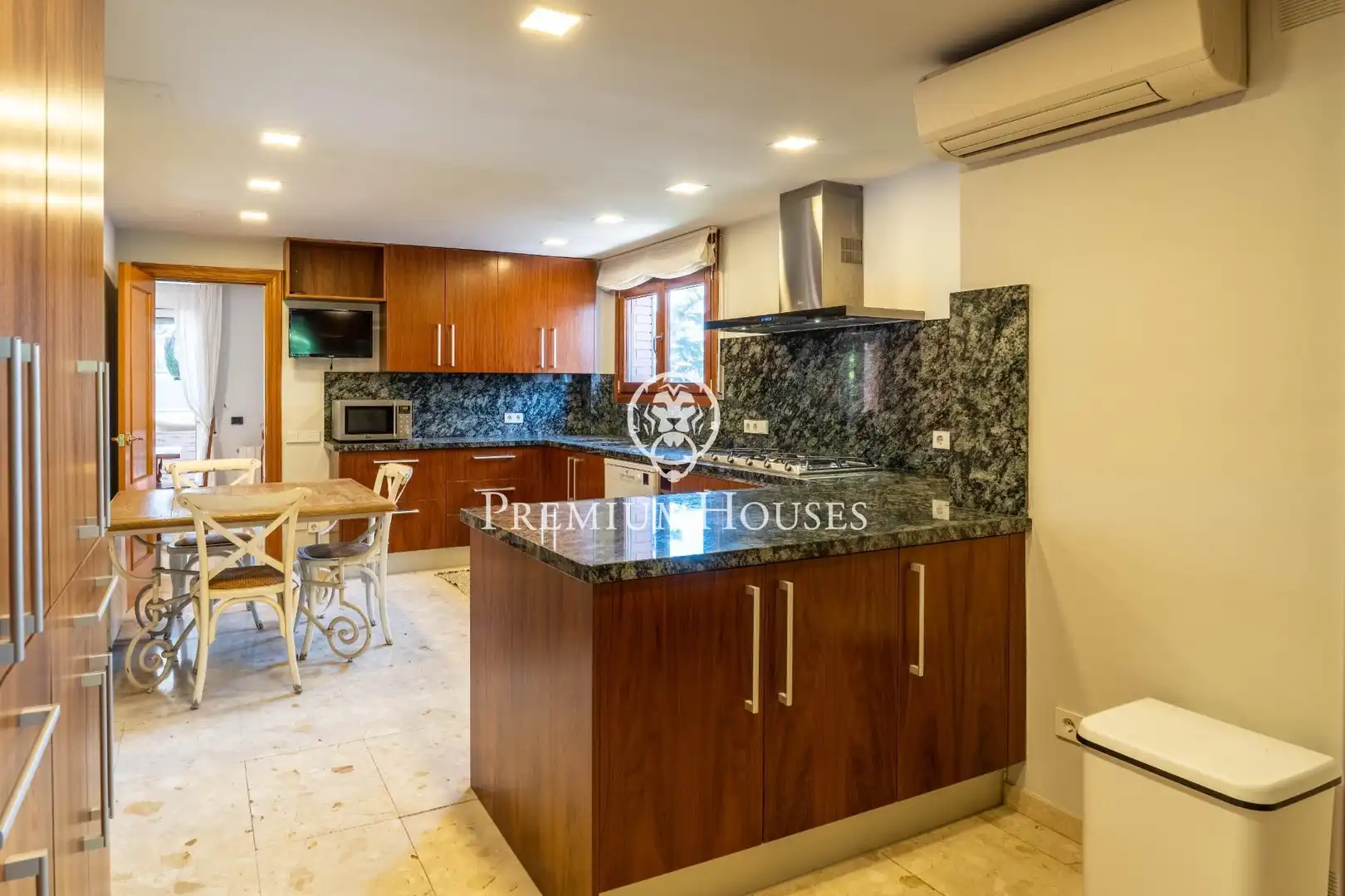 Cocina de Casa o chalet en venta en Cambrils con Aire acondicionado, Calefacción y Jardín privado