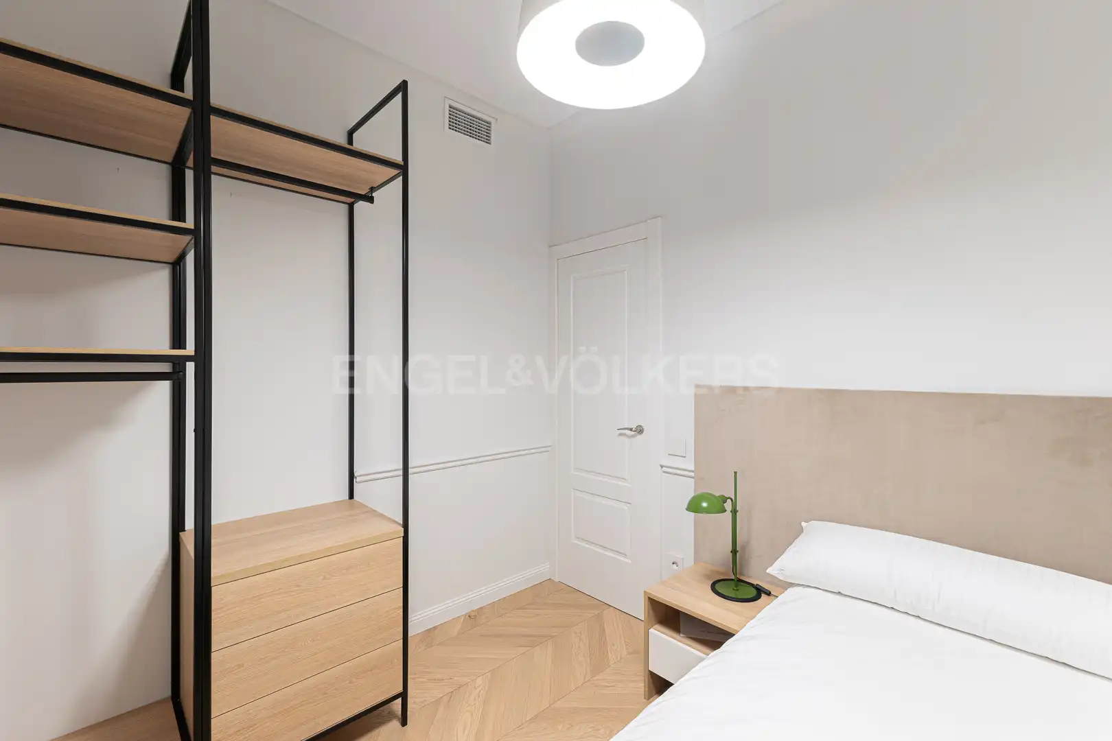 Bedroom of Flat for rent in Barcelona  with Air Conditioner, Heating and Parquet flooring