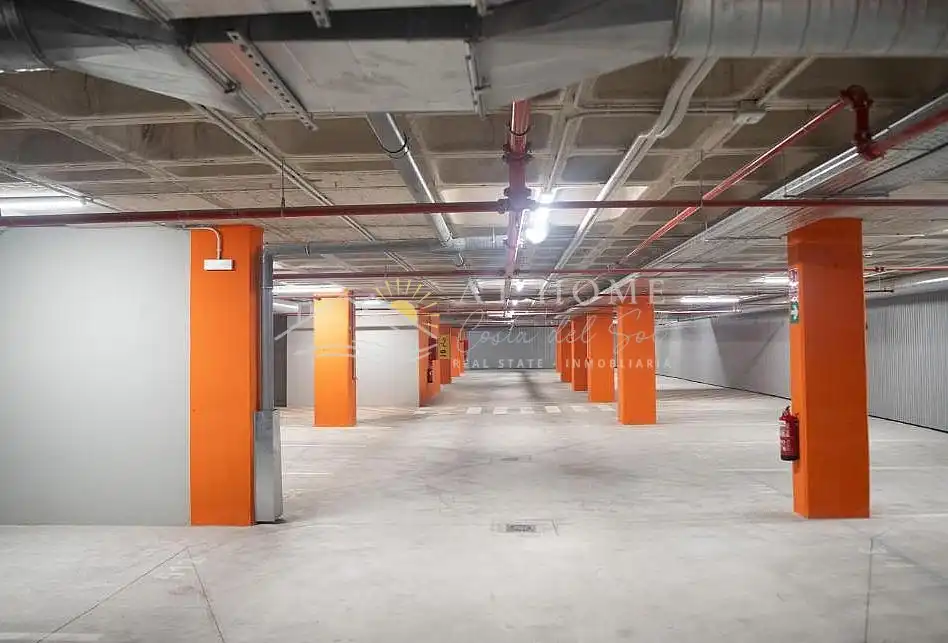 Parking de Apartamento en venta en Málaga con Terraza, Piscina y Horno