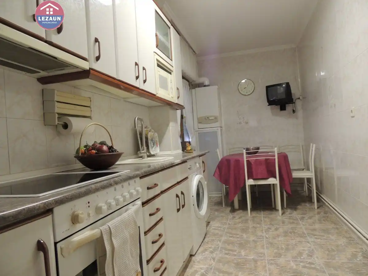 Kitchen of Flat for sale in Funes  with Air Conditioner, Heating and Parquet flooring