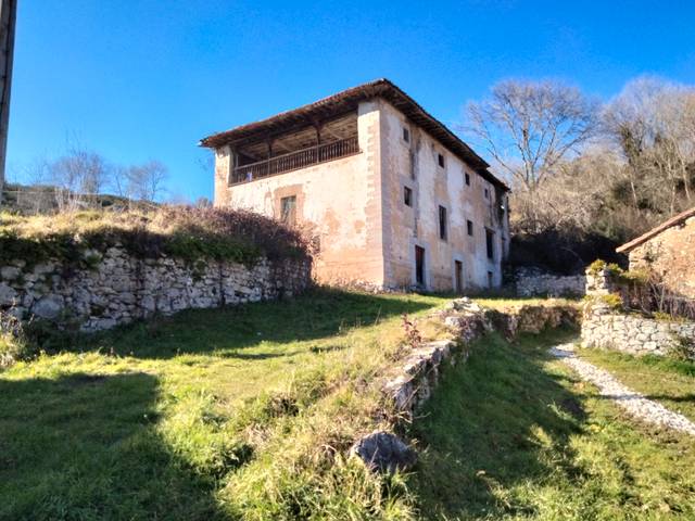 Edificio en Venta en Lugar Villar, 75A en Onís