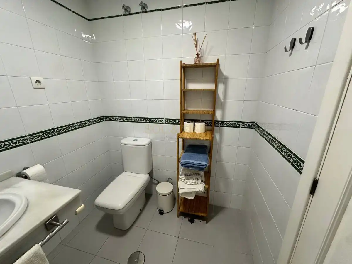 Badezimmer von Wohnungen zur Miete in Torremolinos mit Klimaanlage und Terrasse