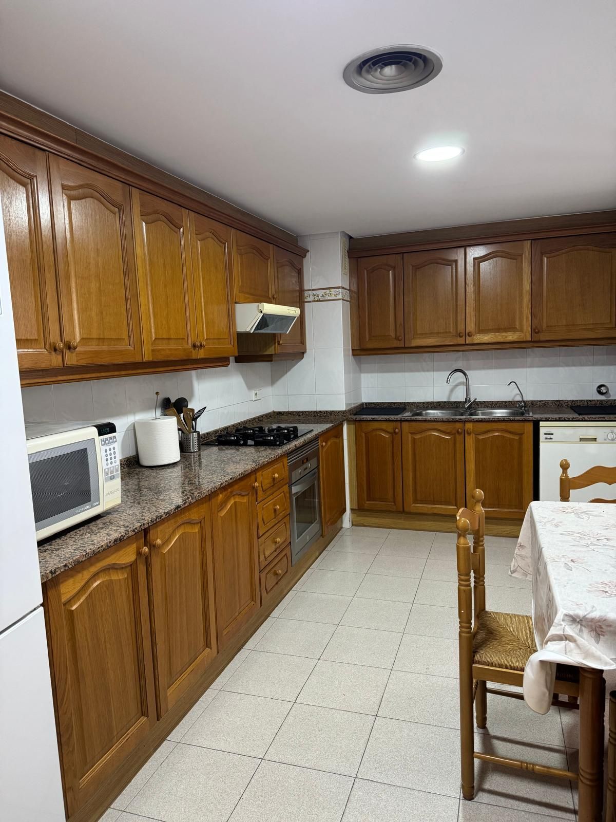 Kitchen of Flat to rent in  Valencia Capital  with Air Conditioner, Heating and Furnished