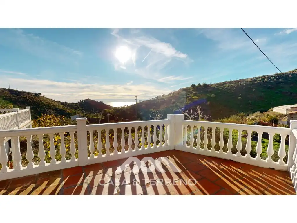 Vista exterior de Casa o xalet en venda en Rincón de la Victoria amb Aire condicionat, Terrassa i Piscina