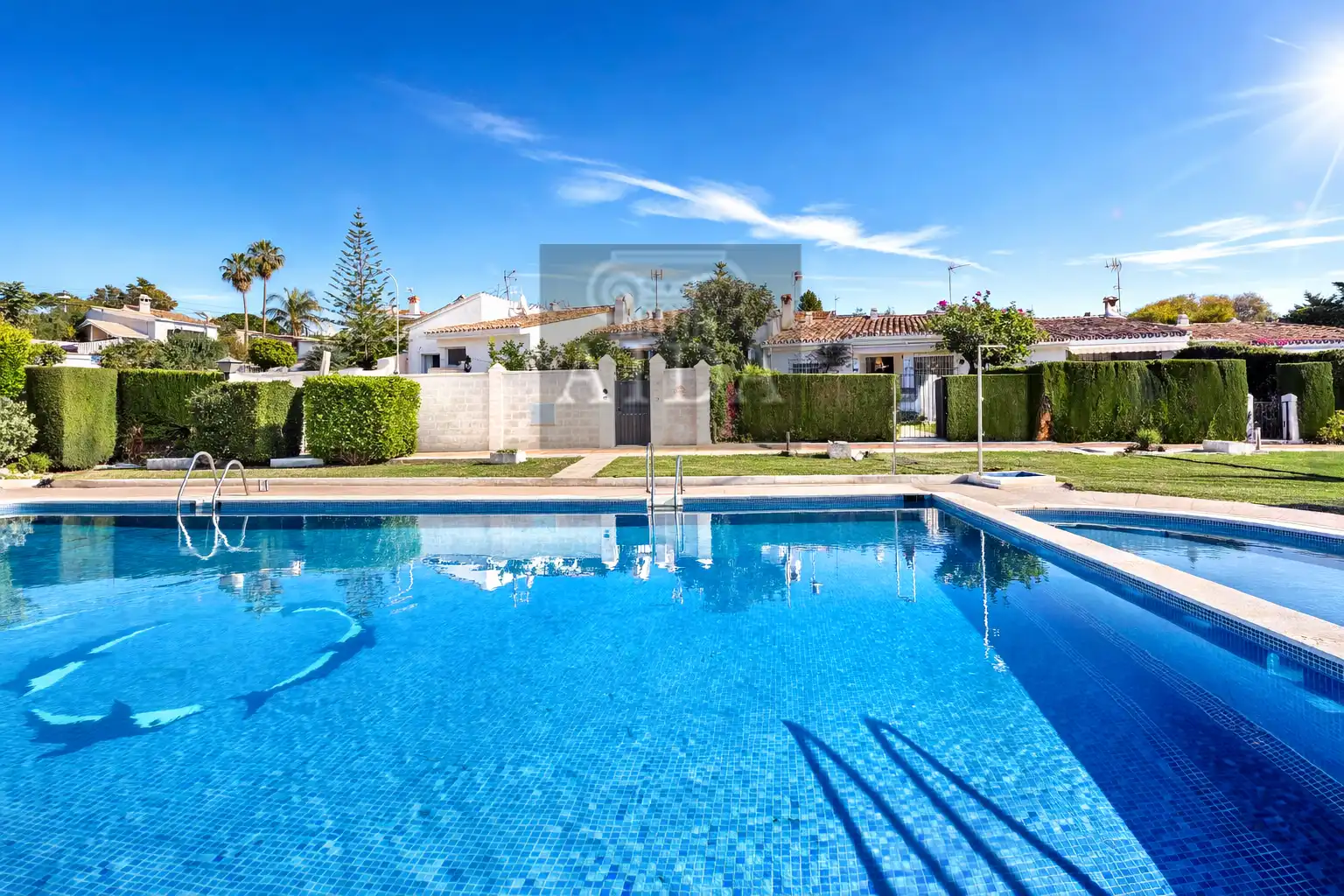 Vista exterior de Casa o xalet en venda en Marbella amb Aire condicionat, Terrassa i Traster