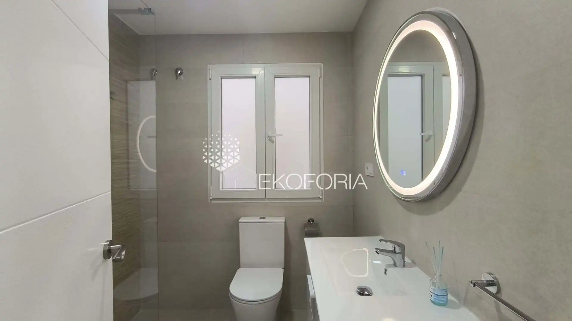 Baño de Piso en venta en Paterna con Aire acondicionado, Calefacción y Terraza