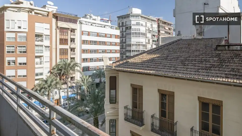 Vista exterior de Pis de lloguer en Alicante / Alacant amb Aire condicionat, Calefacció i Moblat