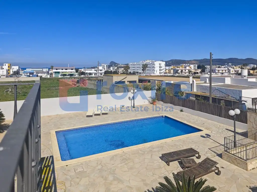 Piscina de Casa o xalet en venda en Sant Josep de sa Talaia amb Aire condicionat, Jardí privat i Terrassa