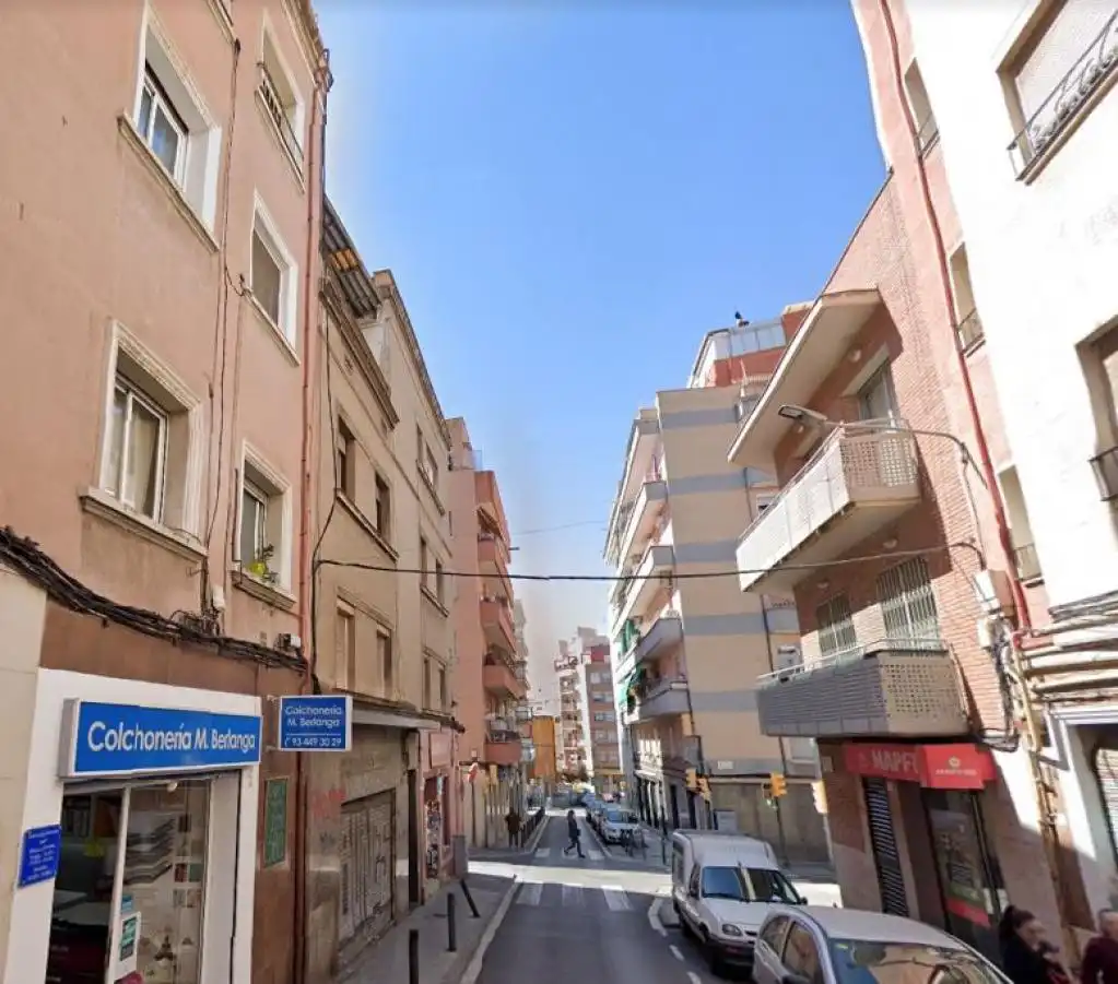 Vista exterior de Local en venta en L'Hospitalet de Llobregat