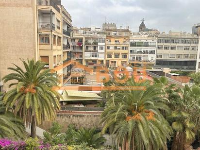 Exterior view of Flat for sale in  Barcelona Capital  with Air Conditioner and Balcony