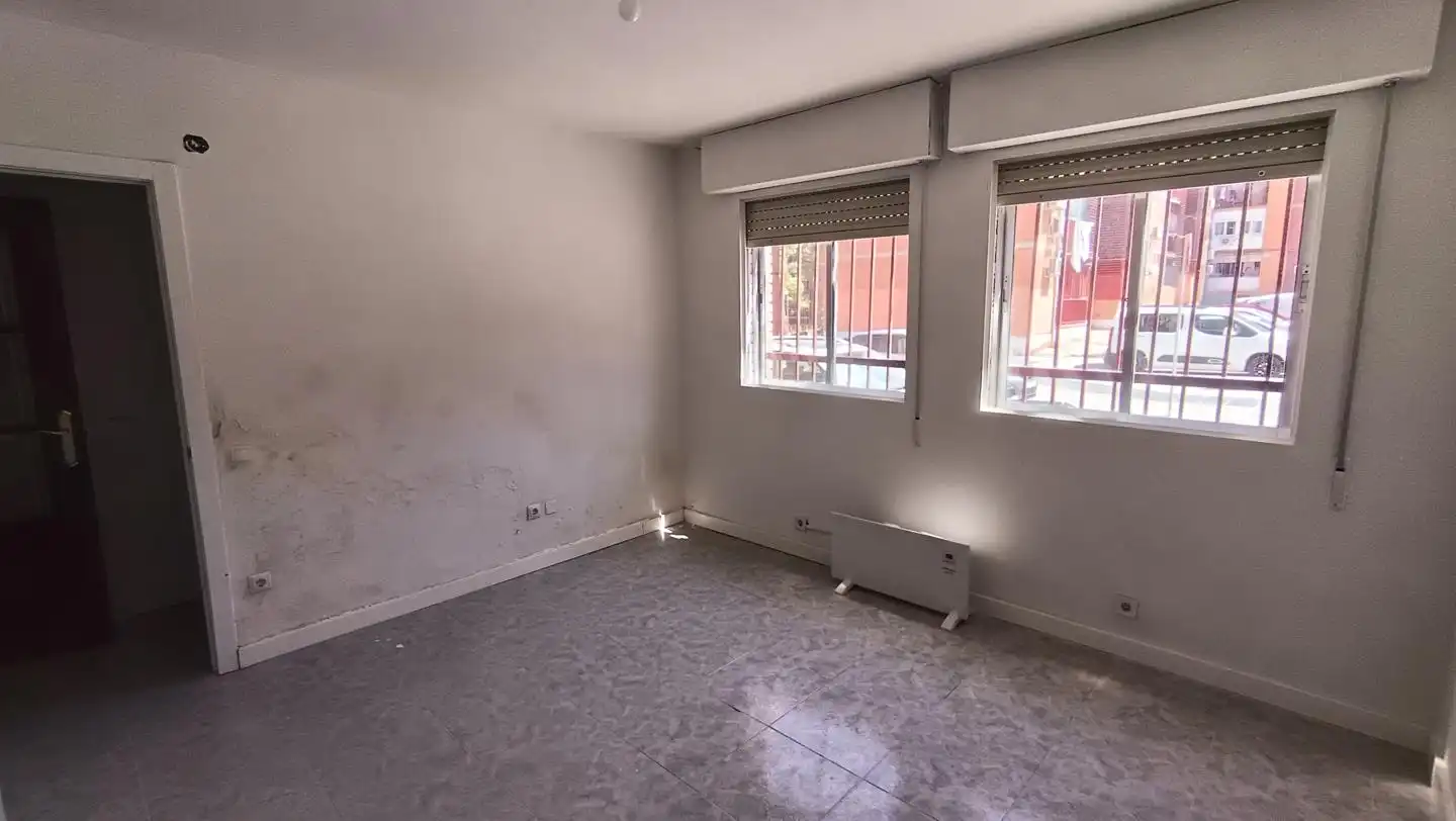 Habitación de Planta baja en venta en Madrid con Calefacción y Terraza