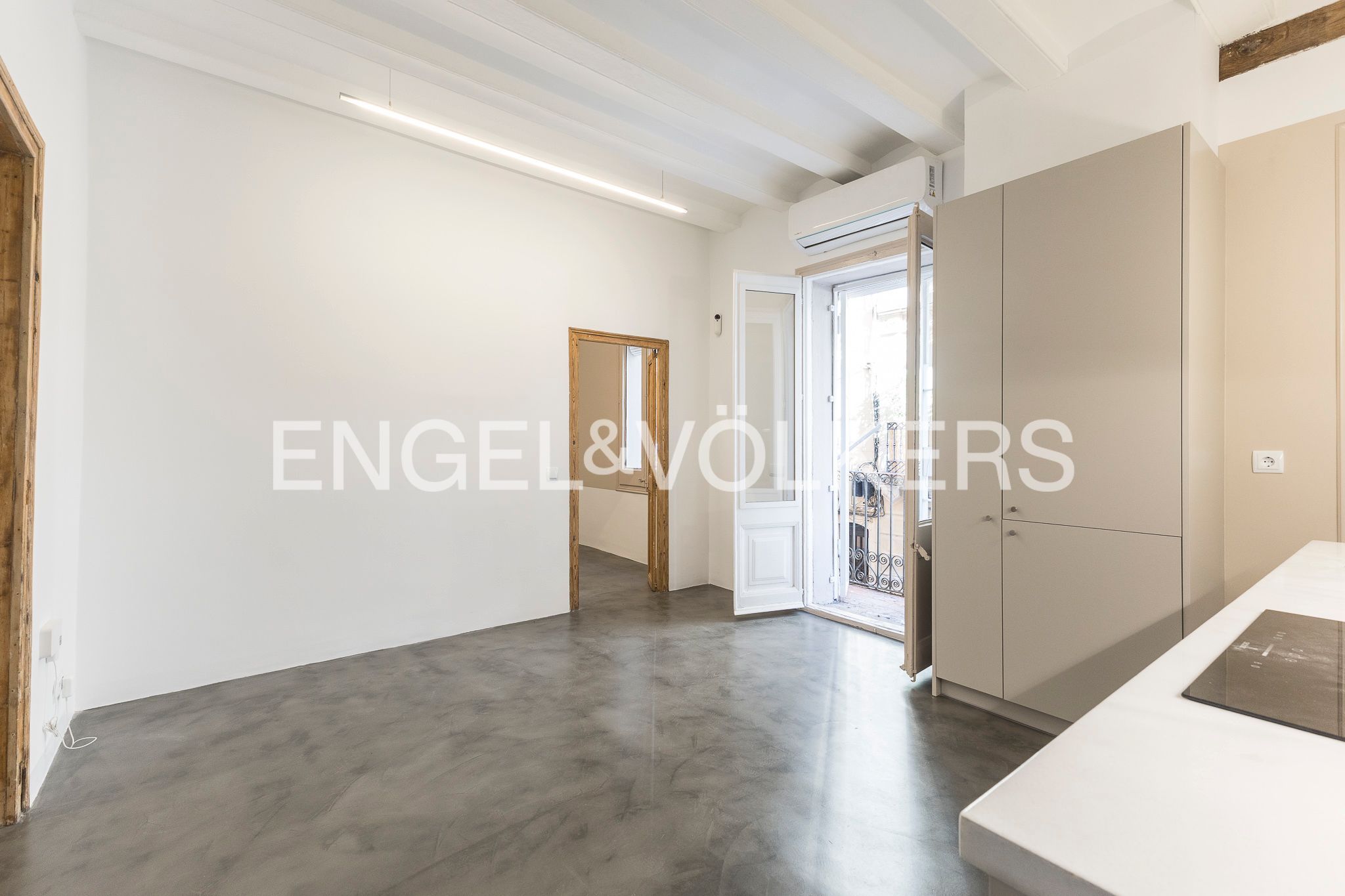 Apartment for sale in  Barcelona Capital  with Air Conditioner, Heating and Balcony