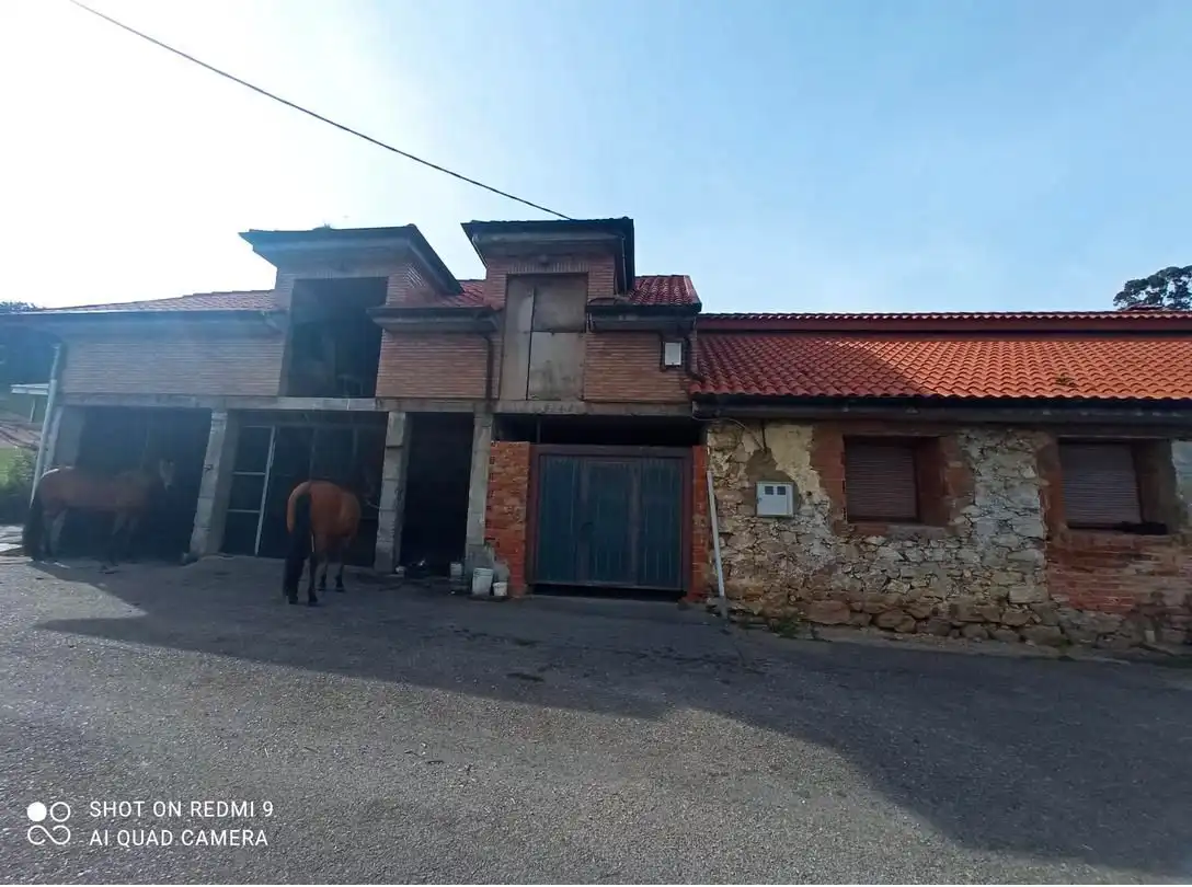 Außenansicht von Haus oder Chalet zum Verkauf in Gijón  mit Heizung, Privatgarten und Abstellraum