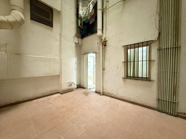 Local comercial en Venta en Gran Via de les Corts Catalanes en El Besós i el Maresme