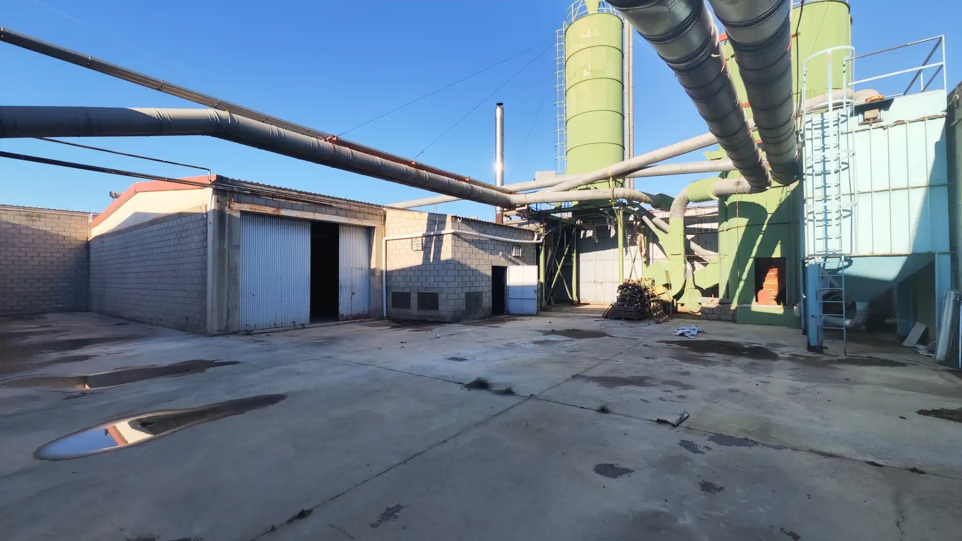 Exterior view of Industrial buildings for rent in María de Huerva