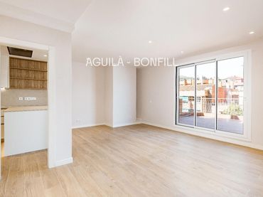 Àtic amb balcó en venda a Sant Andreu