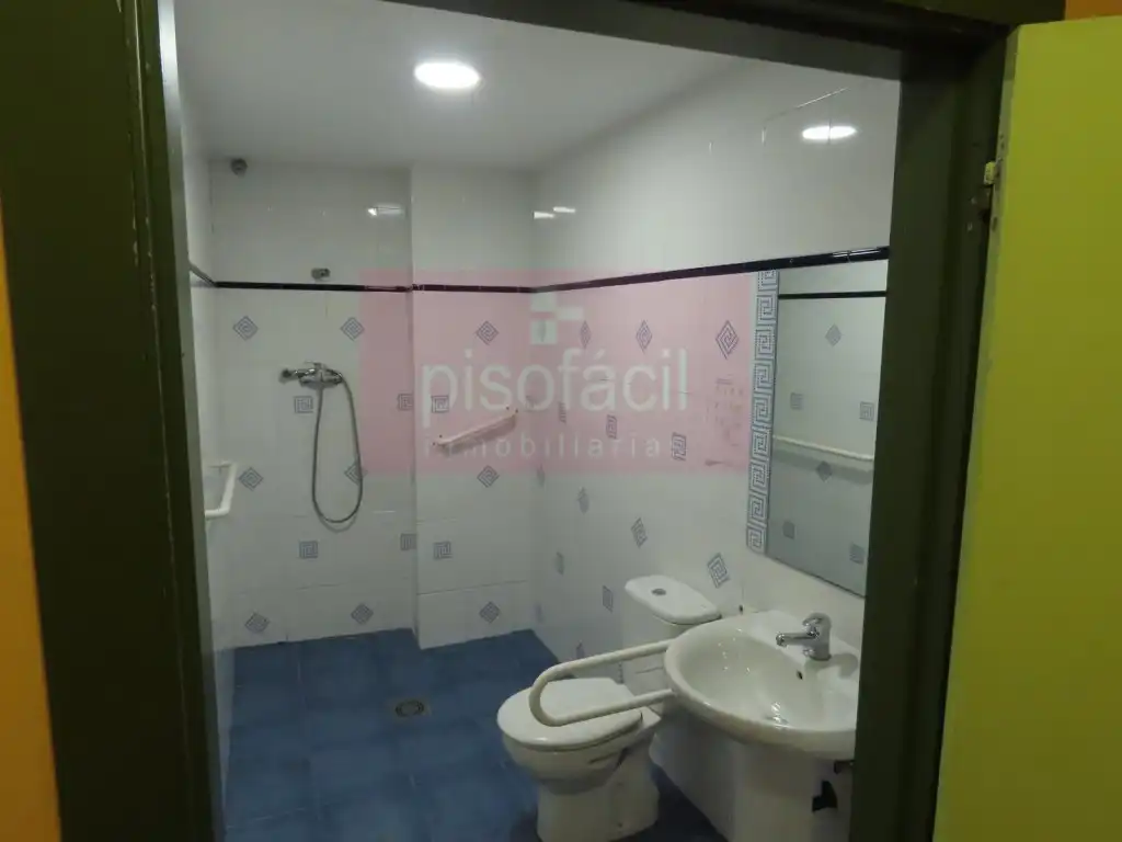 Badezimmer von Geschaftsraum zur Miete in Lugo
