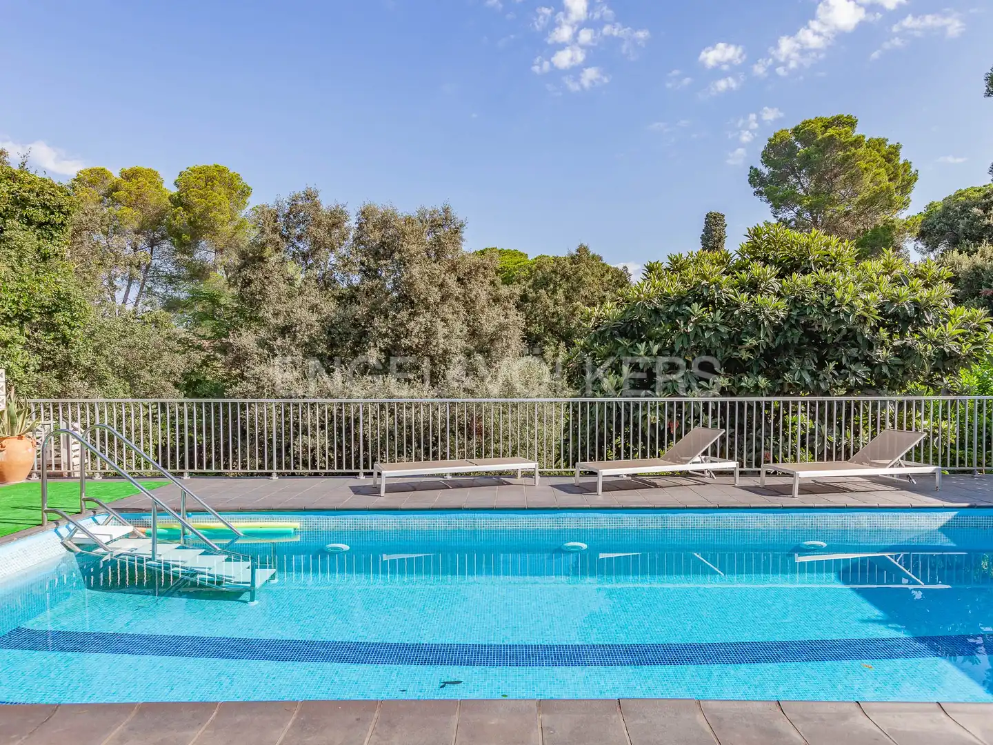 Swimming pool of Houses for sale in Sant Cugat del Vallès  with Air Conditioner, Heating and Private garden