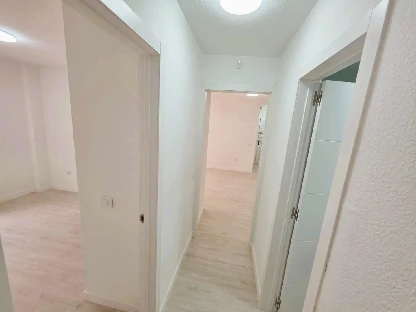 Wohnungen zum Verkauf in Arona mit Privatgarten, Terrasse und Alarm