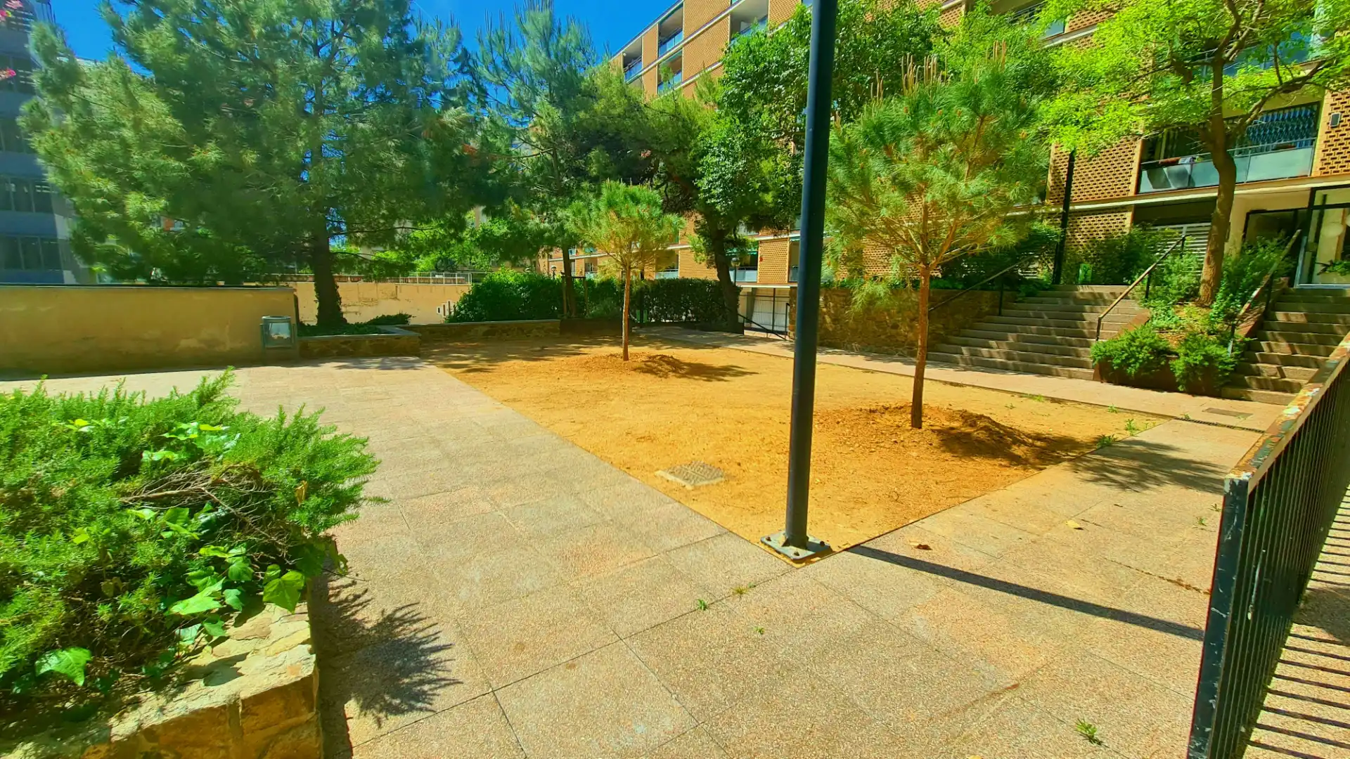 Parking de Planta baja en venta en Barcelona con Aire acondicionado, Calefacción y Terraza