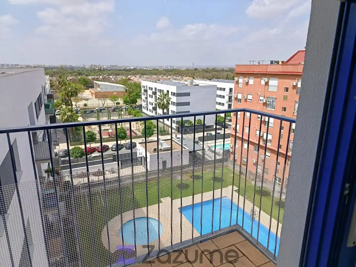 Terrasse von Wohnung zur Miete in  Sevilla Capital mit Privatgarten, Schwimmbad und Ofen
