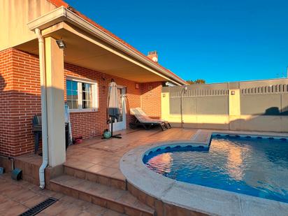 Piscina de Casa o xalet en venda en Velilla de San Antonio amb Calefacció, Terrassa i Traster