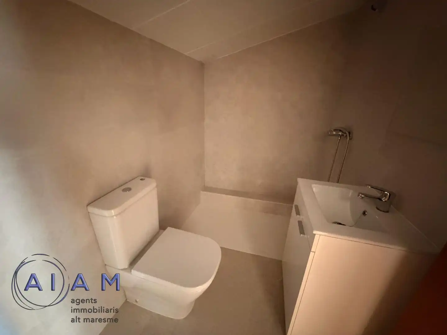 Bany de Loft en venda en Pineda de Mar amb Terrassa