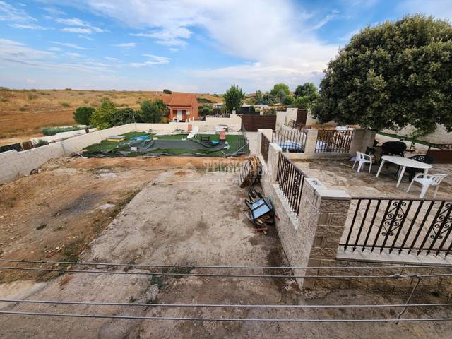 Casa-chalet en Venta en Lucillos