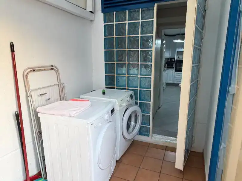 Cocina de Piso de alquiler en Marbella con Aire acondicionado, Jardín privado y Piscina