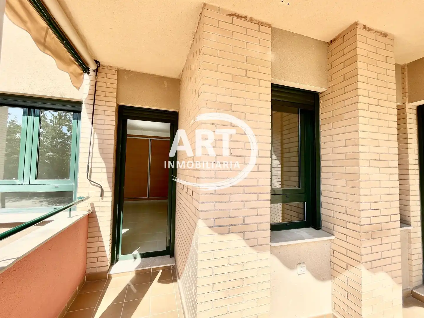 Exterior view of Flat for sale in La Pobla de Vallbona  with Air Conditioner, Heating and Terrace