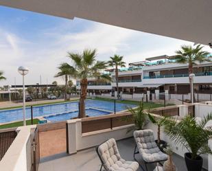 Piscina de Apartament en venda en Torrevieja amb Aire condicionat, Calefacció i Jardí privat