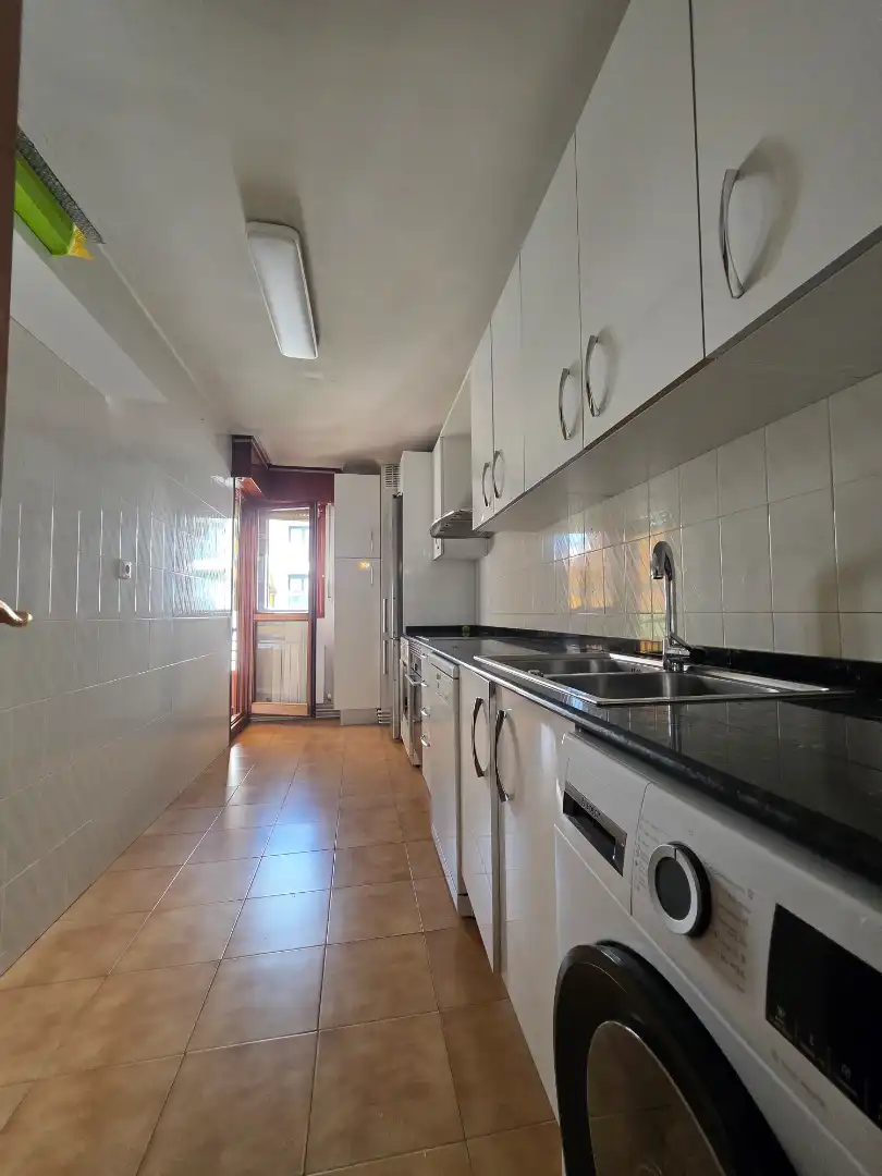Cuina de Pis en venda en Castro-Urdiales amb Terrassa, Traster i Piscina comunitària