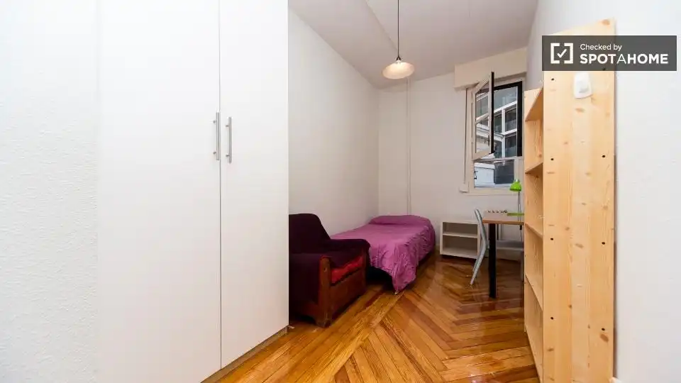 Room in Universidad - Malasaña