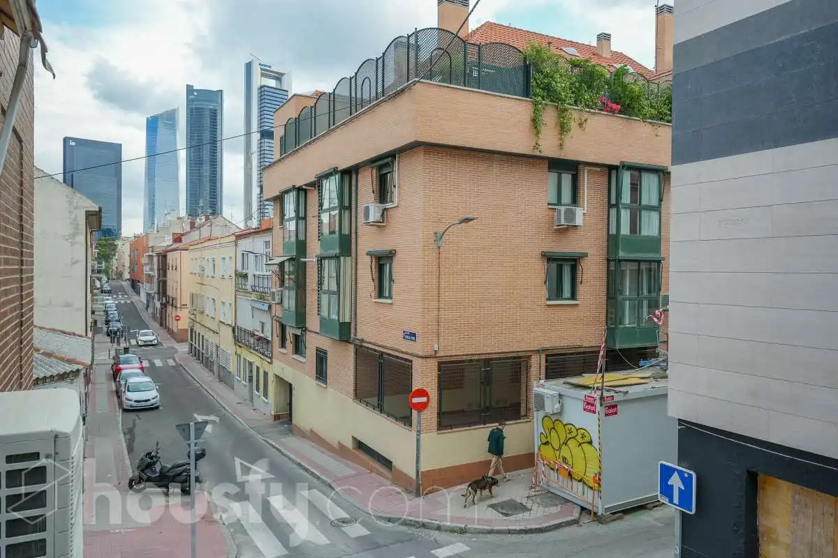 Außenansicht von Wohnung zum Verkauf in Madrid mit Klimaanlage, Heizung und Parkett