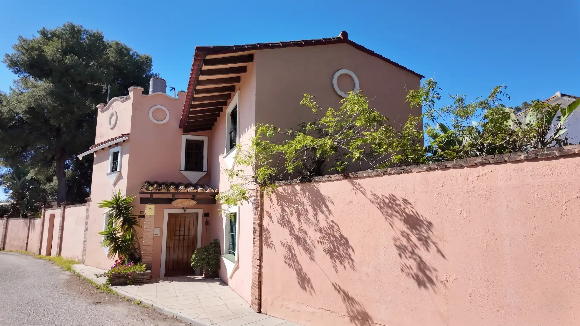 Vista exterior de Casa o chalet en venta en Estepona con Jardín privado y Terraza