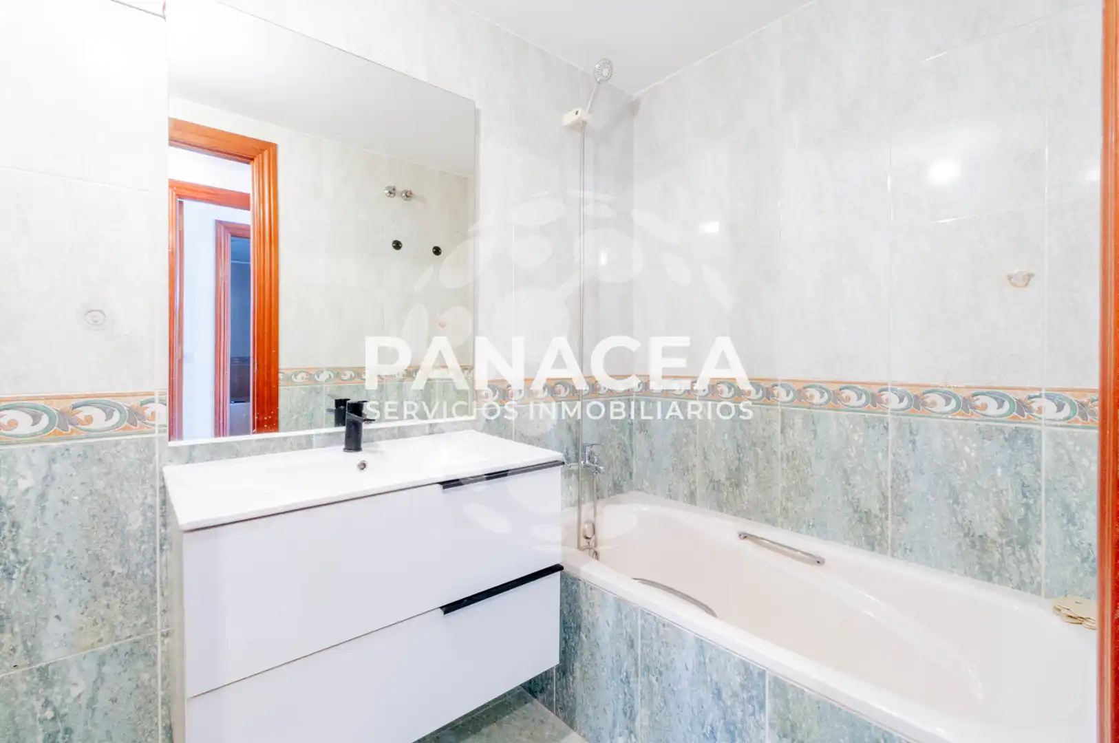 Bathroom of Flat for sale in Roquetas de Mar  with Balcony and Community pool