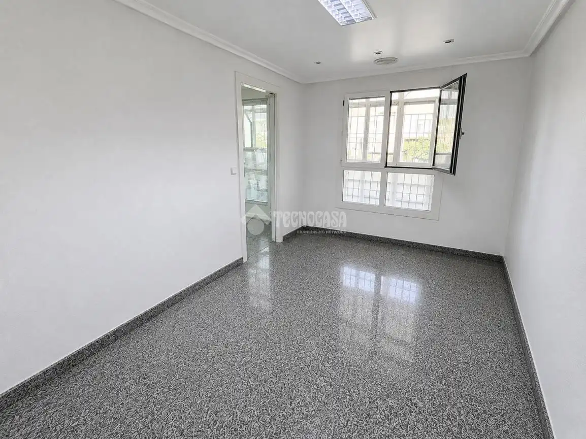 Habitación de Piso en venta en León Capital  con Calefacción, Terraza y Trastero