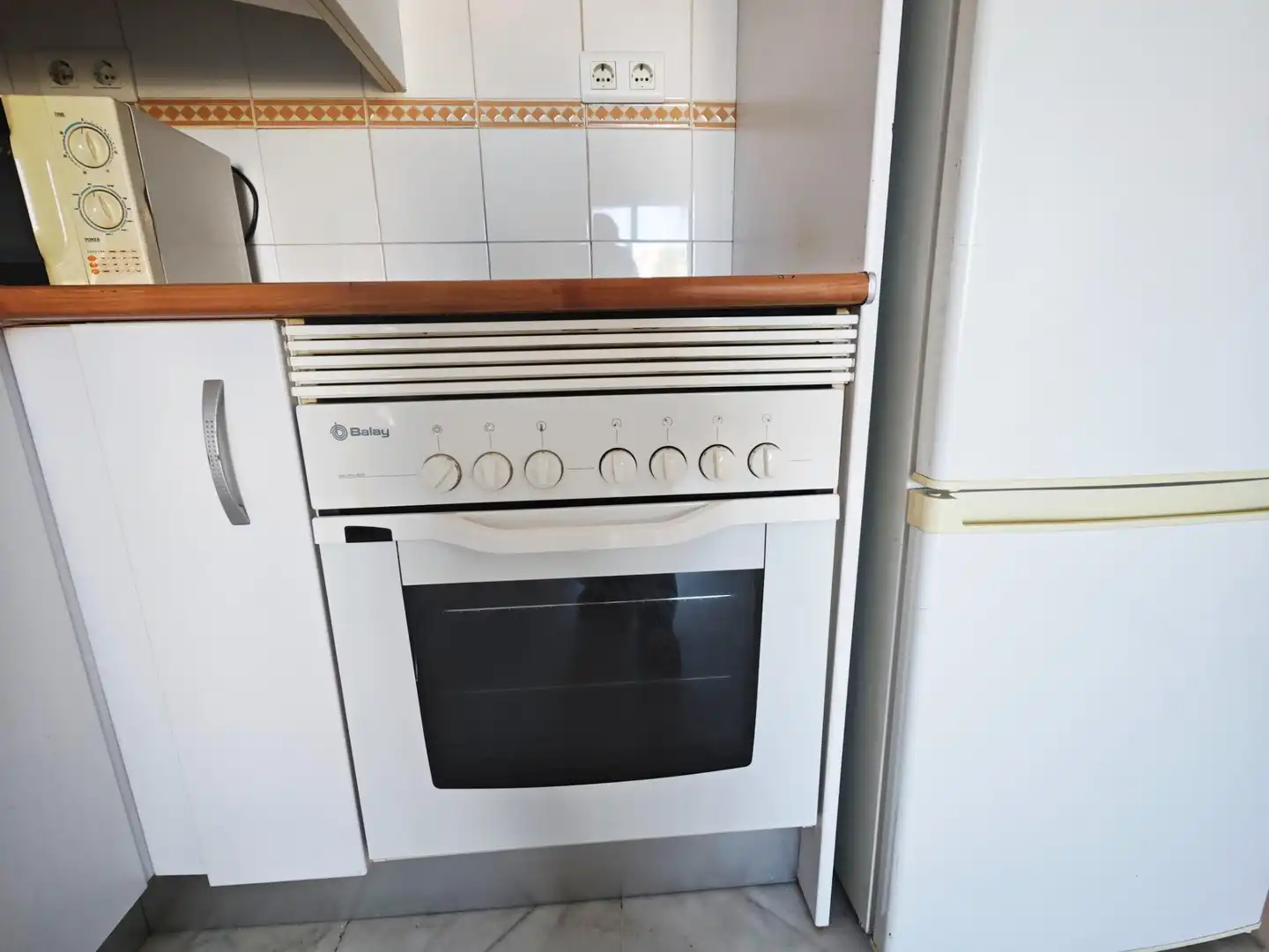 Cocina de Estudio de alquiler en Fuengirola con Aire acondicionado, Jardín privado y Terraza