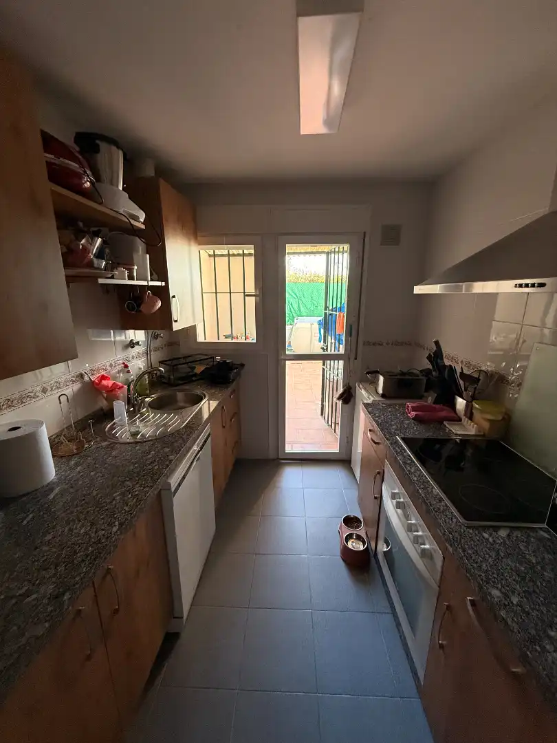 Cocina de Casa adosada en venta en Carrión de los Céspedes con Terraza