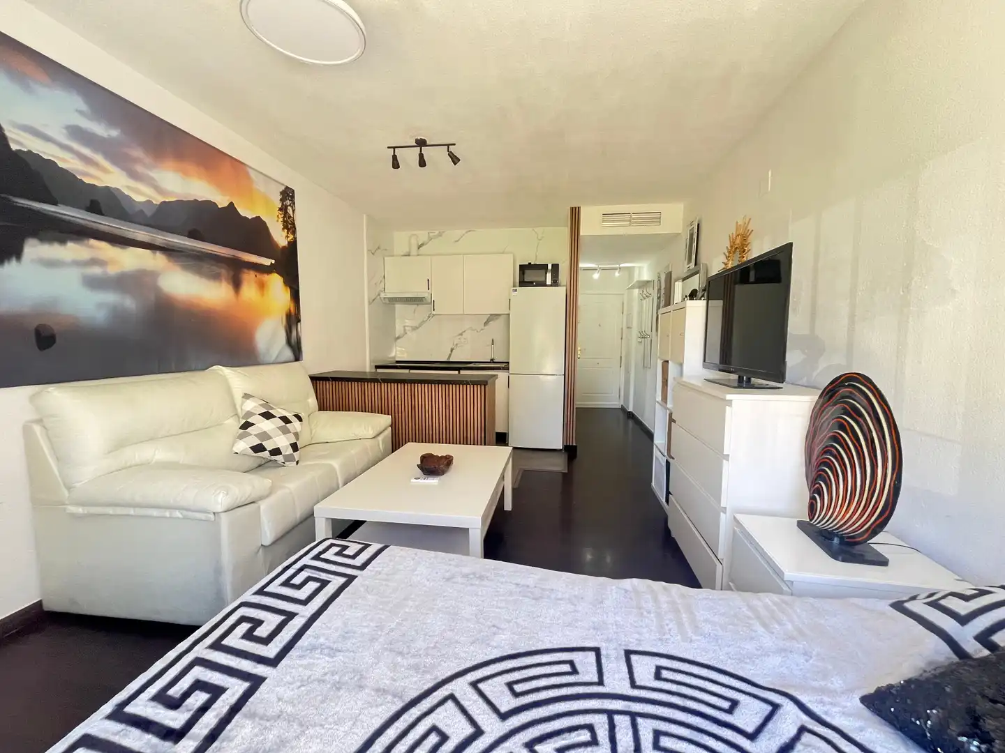 Sala de estar de Estudio en venta en Marbella con Amueblado, Lavadora y Piscina comunitaria