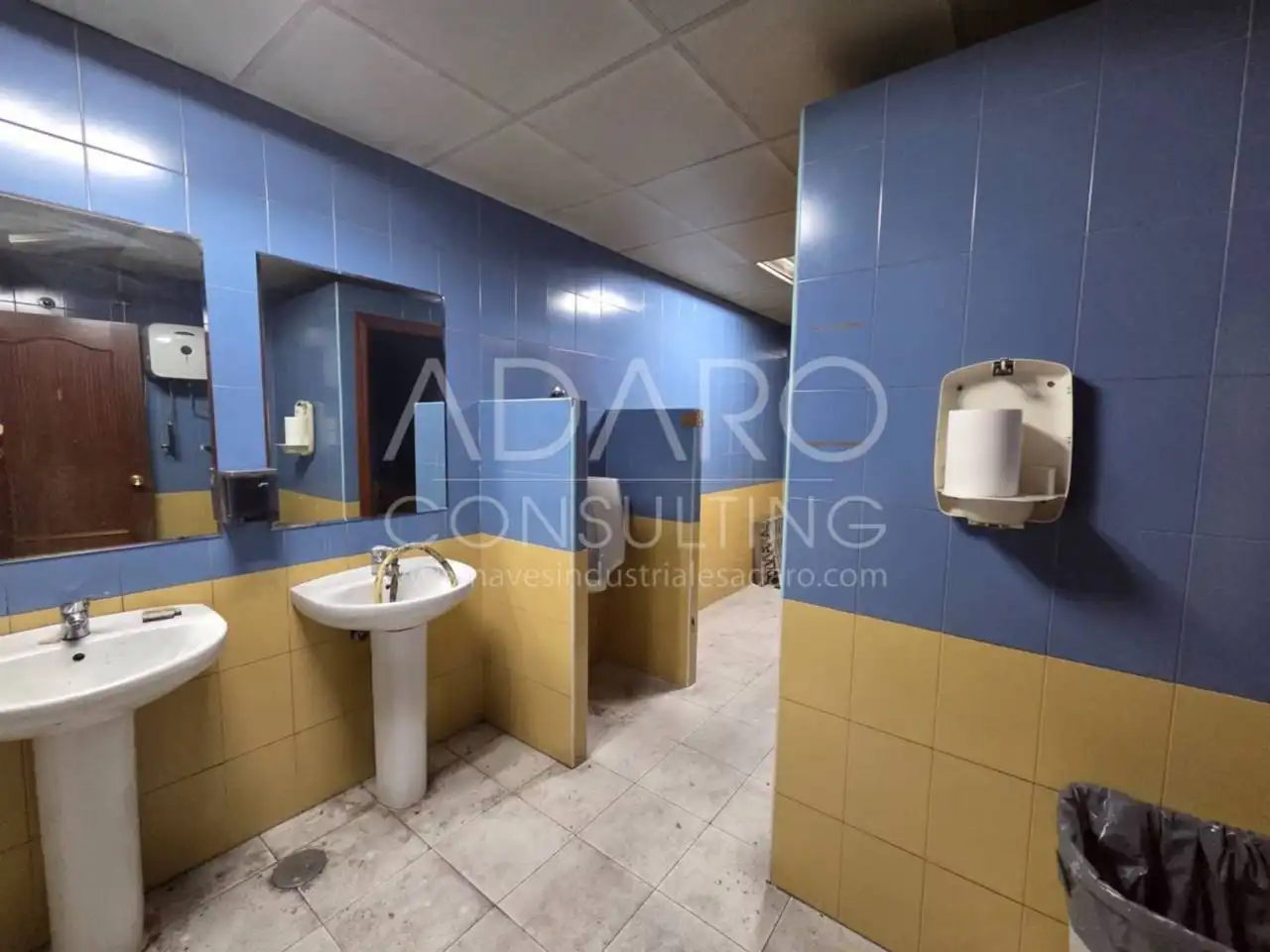 Badezimmer von Fabrikhallen zur Miete in Fuenlabrada